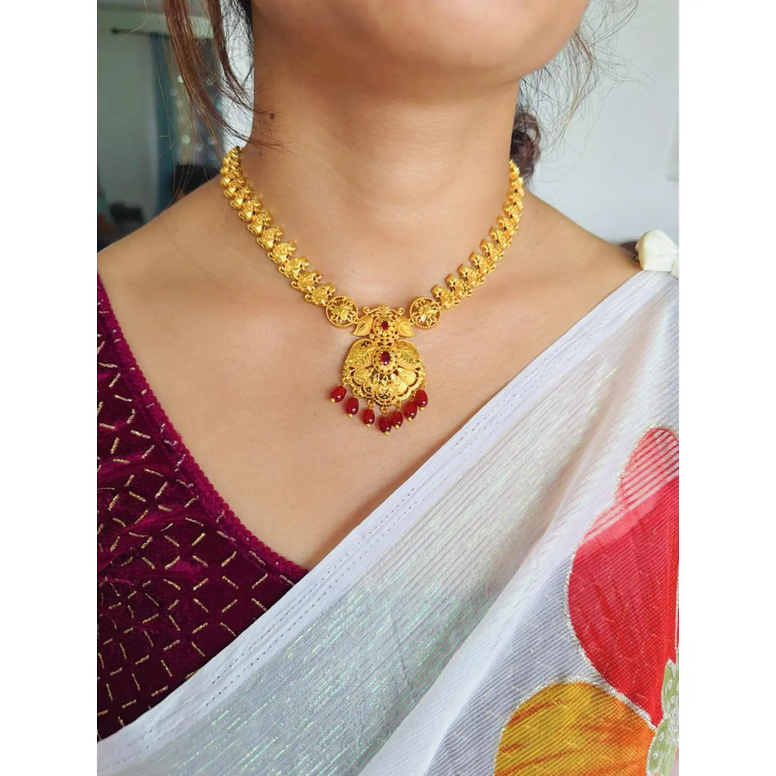 Gold Tone Short Necklace with Matching Earrings - Elegant Jewelry Set for Women