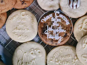 Personalized Cookie Stamp – Custom Baking Gift for Mother’s Day, Holiday Cookies, and Seasonal Baking – ‘Made with Love’ Cookie Stamp