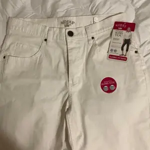 Riders by Lee Vintage White Jeans Capris with Original Tags Waist 32. Inseam 19 Womenswear Bottom
