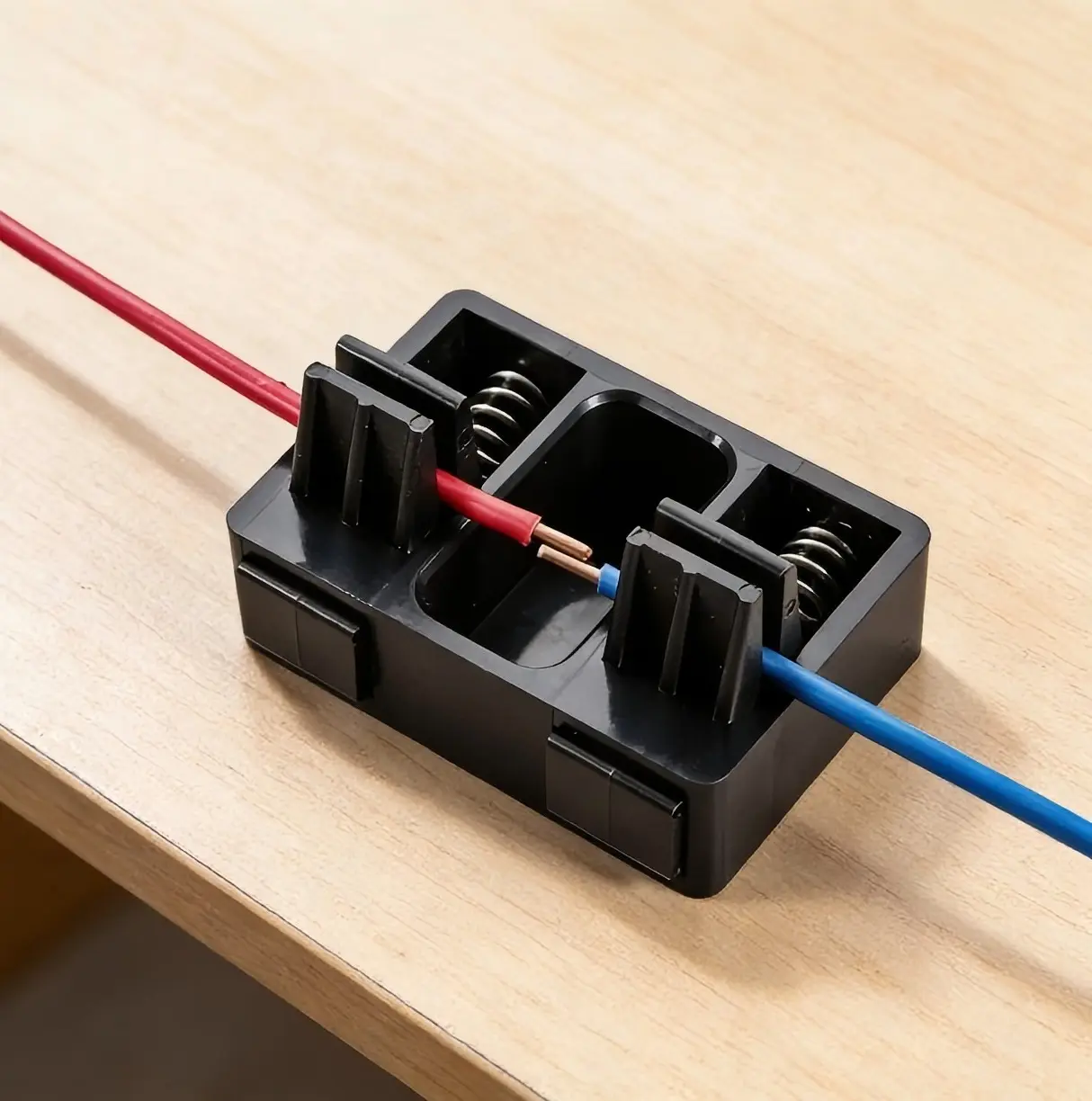 Durable Plastic Soldering Fixture, Spring-Clamp Design Accessory with Welding Sleeve, Essential Welding Accessories for Precision Tasks