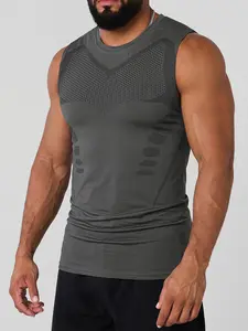 Men's tight and seamless sports vest, designed to fit the muscles, with breathable, moisture-wicking and sweat-absorbing fabric. A specialized quick-drying sleeveless sports top for fitness training.
