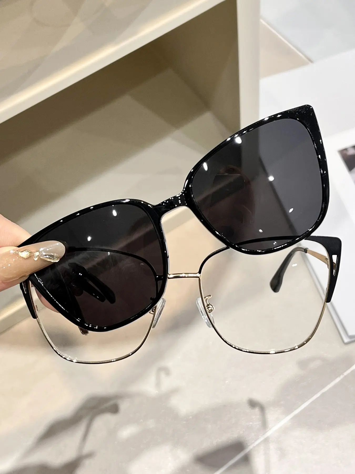 New Vintage Metal Clip-On Eyeglasses Frame, Magnetic Design, Includes Lenses, Suitable for Men and Women, Fashionable Durable Glasses Accessories