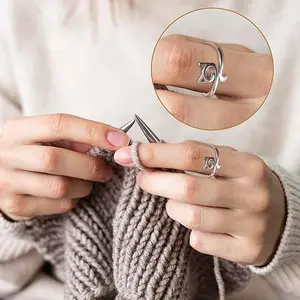 Set of 2 Cat Finger Weaving Crochet Rings, Adjustable Tension Rings for Crochet, Metal Open Yarn Guide Finger Holders, Crochet Thimbles, Knitting Thimbles for Crochet Work - Perfect As a Gift for Mothers And Grandmothers