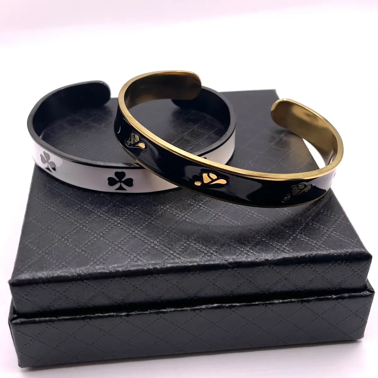 Sombrerito cuff