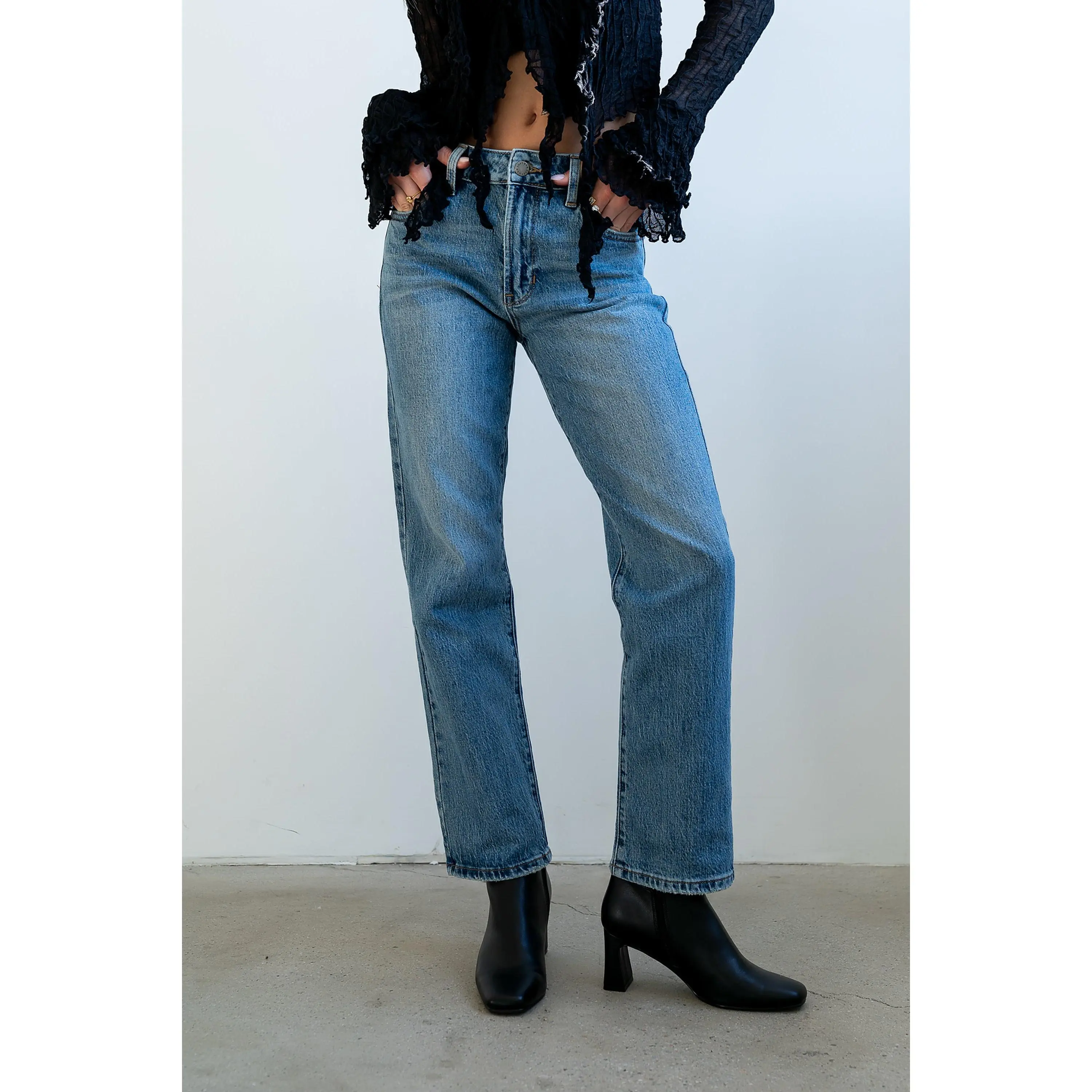 Women's Reya Straight Leg Jeans | Basic High-Rise Relaxed Fit 5-Pocket Cotton Spandex Bottoms in Medium Wash, Zipper