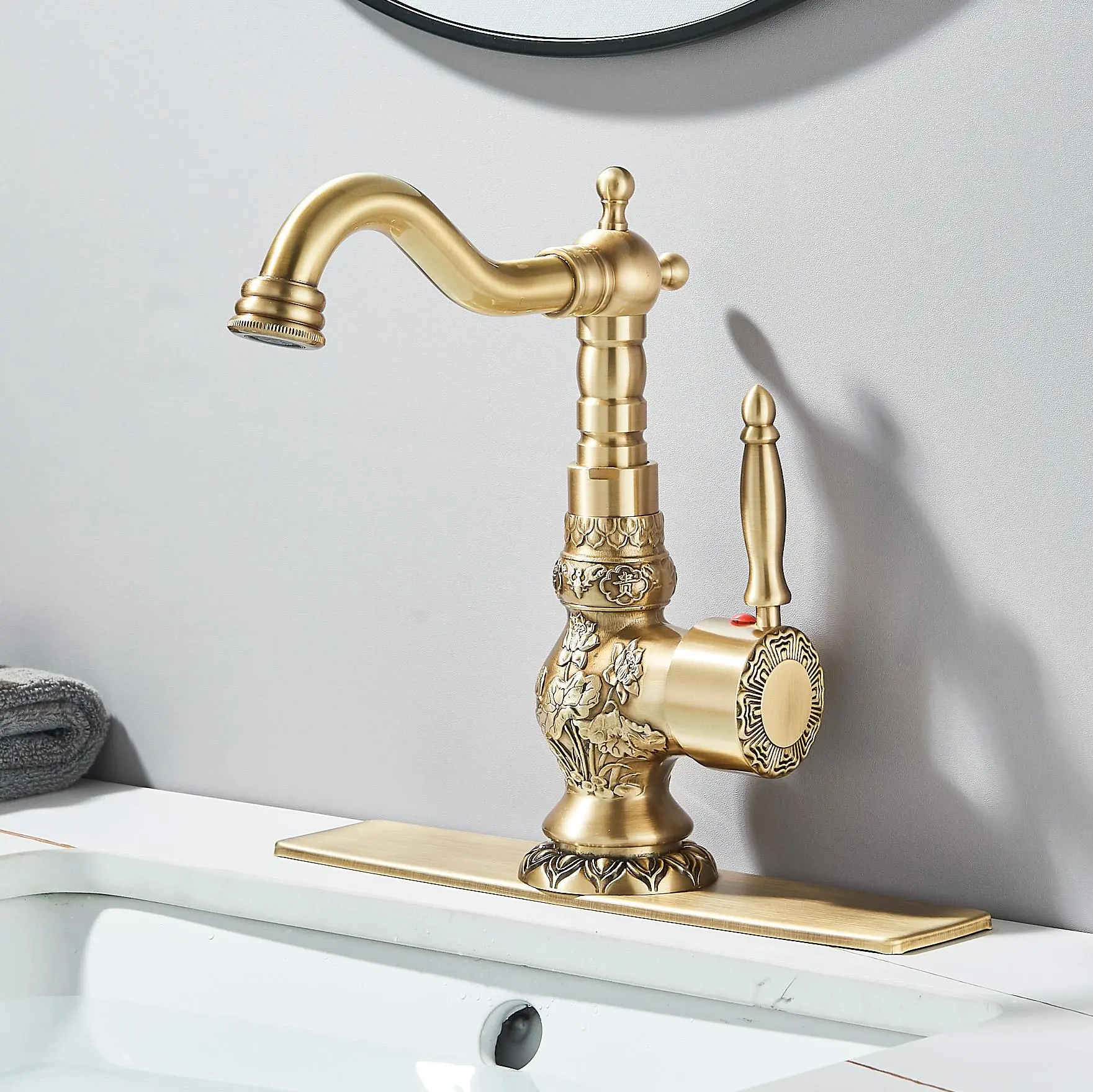 Antique-Style Retro Bronze Metal Washbasin Swivel Faucet - Single-Handle Hot/Cold High-Arc 360-Degree Swivel Tap, Carved Detailing, Complete Kit with Pop-Up Overflow Protection Drain for Bathroom, Basin Mixer Tap