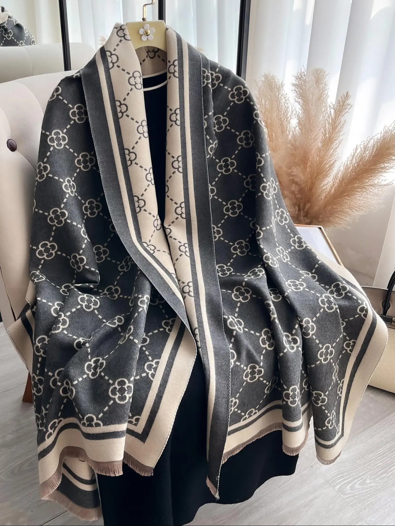 Double Sided Four-leaf Clover Print Scarf, Blanket Scarf, Tassel Decor Elegant Soft Warm Floral Print Shawl for Fall & Winter, Fashion Accessories for Women & Men, Floral Pattern Shawl, Boho Style Scarf, Scarf Wrap, Boho Floral Scarves