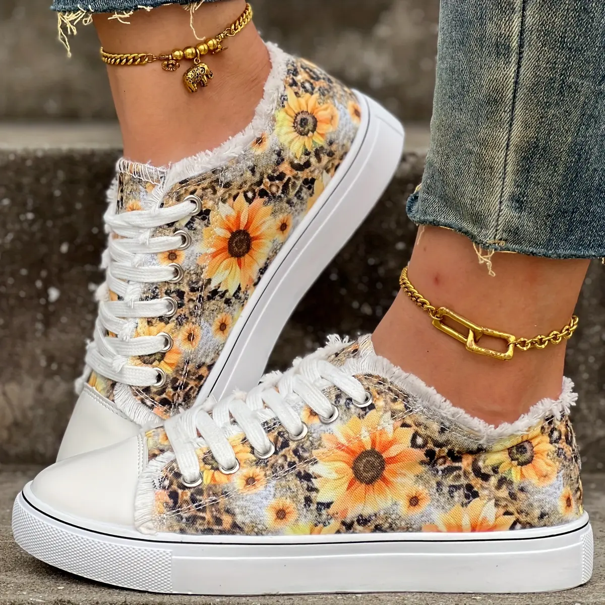 Women's Closed-Toe Sunflower Print Fashion Casual Canvas Sneakers - Lace-Up Low-Top Walking Shoes with PE Fabric, Comfortable Rubber Sole for Daily Wear