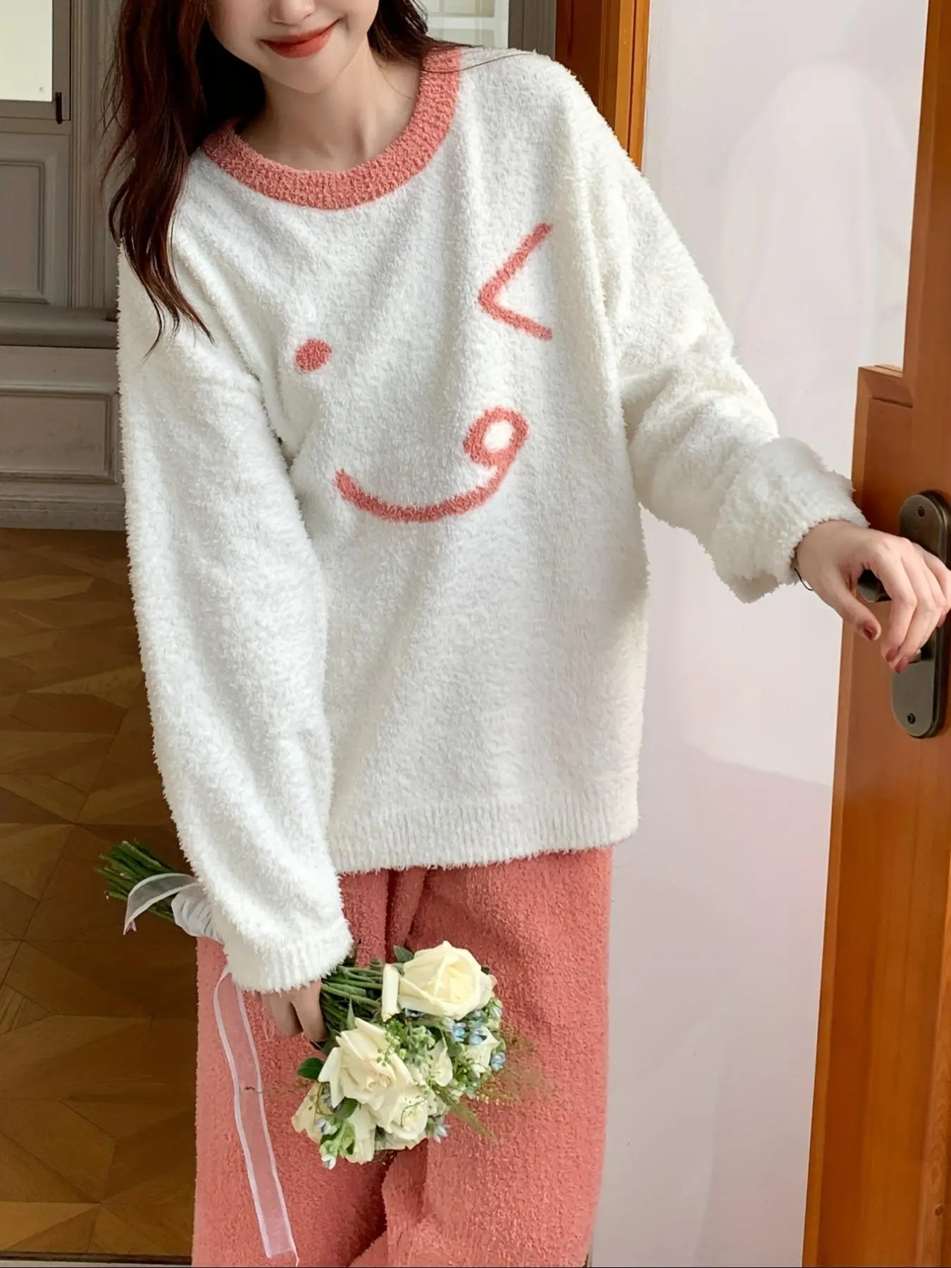 Two-Piece Set Women's Smile Face Patchwork Print Drop Shoulder Top & Tie Front Pants Pyjama, Casual Comfy Long Sleeve Round Neck Top & Trousers Fuzzy PJ Set, Women's Sleepwear for Fall & Winter