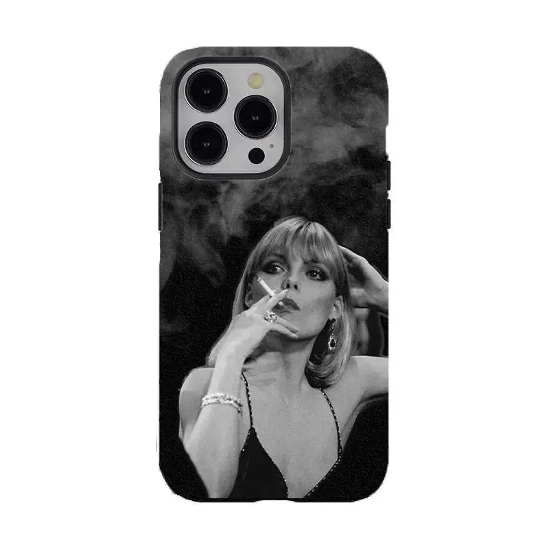 The "Scarface" retro gangster design film phone case is compatible with iPhone 17/16/15/14/13/12. It's an ideal gift for both men and women, and a great present for movie fans.