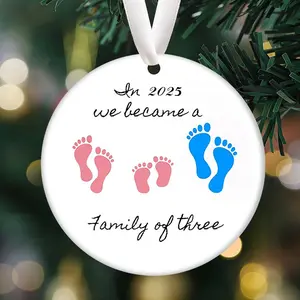 In 2025 We Became A Family of Three/ Four, Baby's Footprints Pattern Ceramic Ornament, Christmas Tree Hanging Ornament, Christmas Home Decor, Christmas Party Ornament Decoration, Newborn Gifts Christmas Decorations, Family of Three Ceramic Ornament