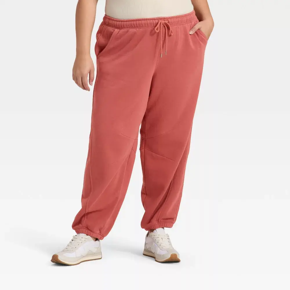 Women's Mid-Rise Barrel Leg Sweatpants - Universal Thread Rust M Women's Mid-Rise Barrel Leg Sweatpants - Universal Thread Rust M