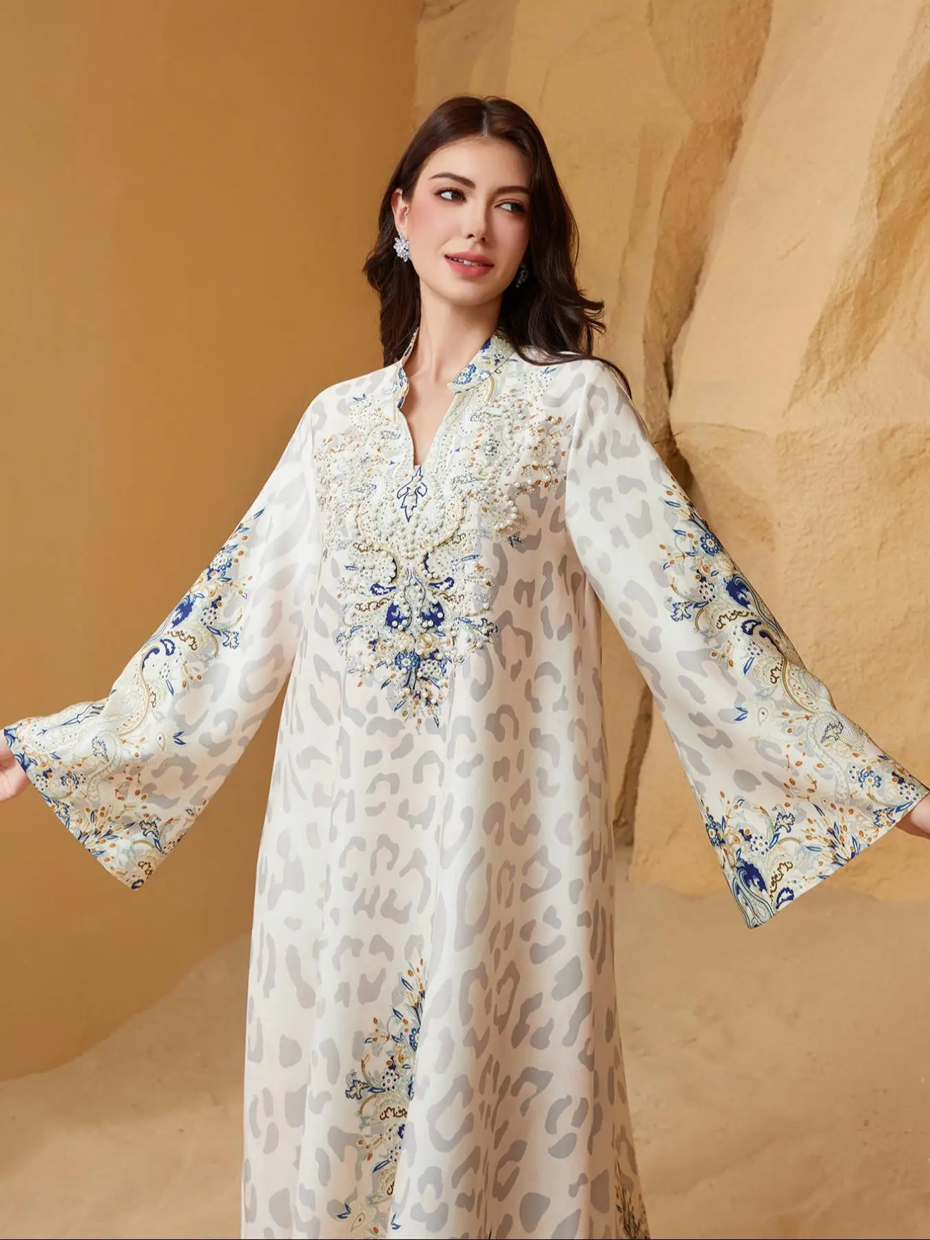 Women's Floral Embroidery Long Kaftan Dress, Elegant Notched Neck Long Sleeve Arabic Clothing, Ladies Islamic Clothing for Daily Wear