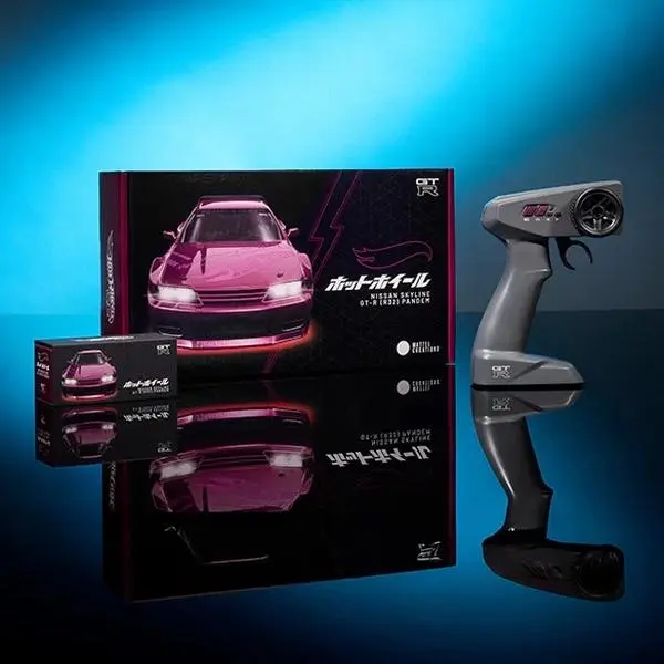 Hot Wheels 1:64 Scale R/C Nissan Skyline GT-R (R32) Pandem Remote Diecast Car, Diecast Vehicle with Underglow Lights & Rechargeable Li-Ion Battery