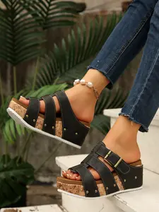2026 Summer New Outdoor Beach Women's Rivet Soft Thick Fashionable Wedge Sandals, Fashion Wedges, Casual Beach Shoes, Vintage Hollow Out Design Roman Shoes, Comfortable PU Material, Anti-Slip Rubber Sole