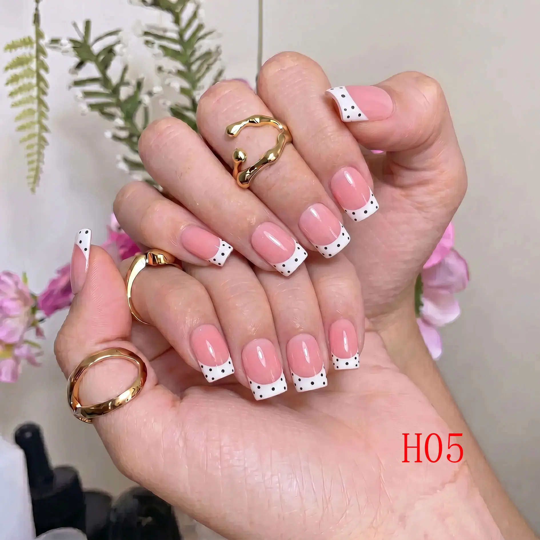 Nailbeebee H05 0.8in Handmade Press-On Nails | Reusable, Salon-Quality, Long-Lasting, Glossy | For Daily Office Use, Date Nights, Holiday Travels