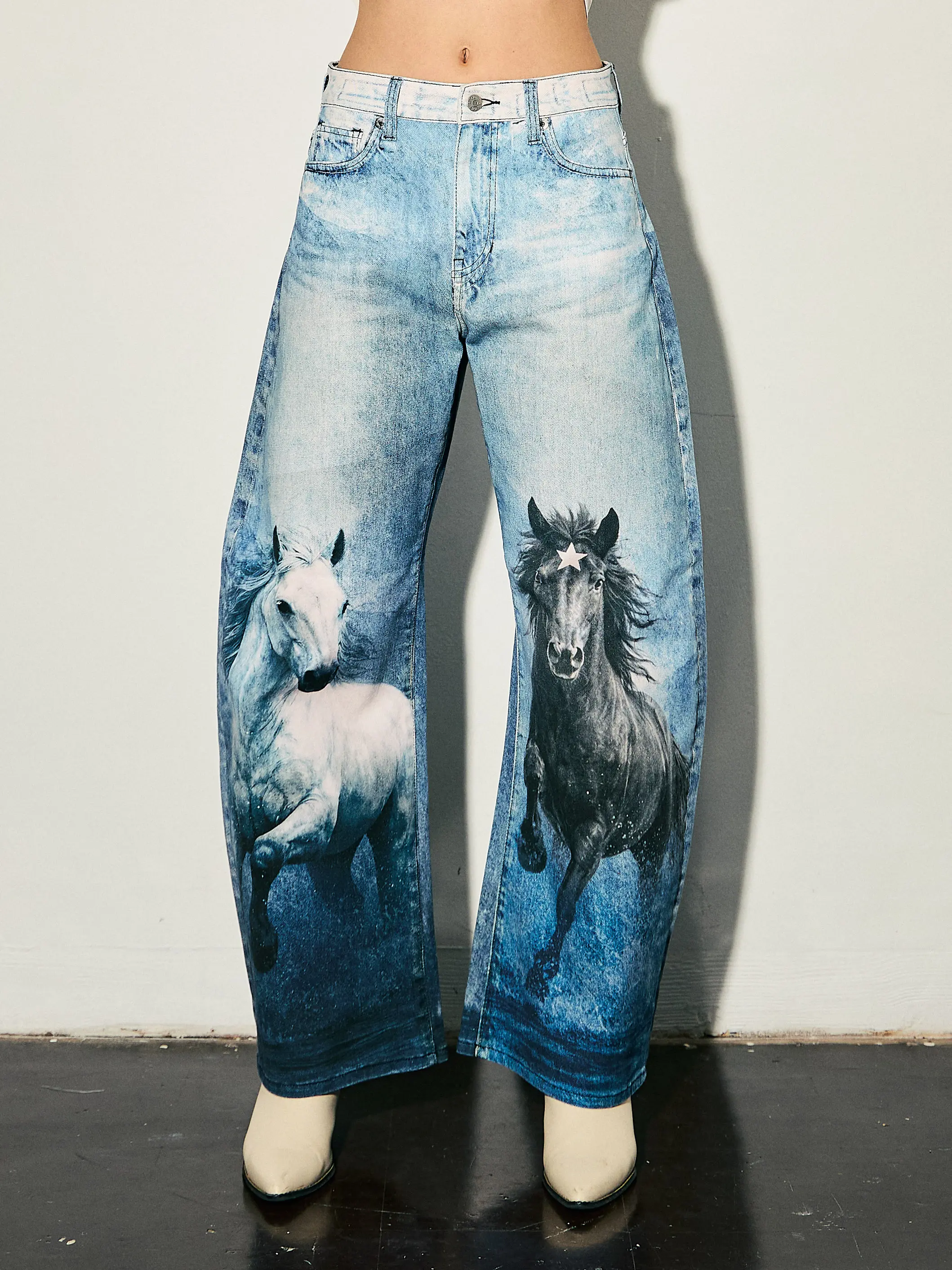 [XPT915] Viral Horse Digital Print Baggy Wide Jeans