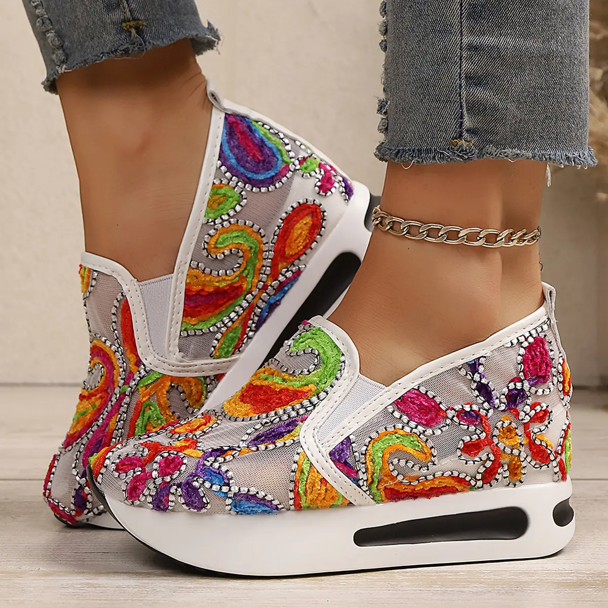 Women's Slip On Sneakers with Preppy Flower Embroidery, Breathable Mesh Platform Shoes, Soft Cushioned Low Top for Walking