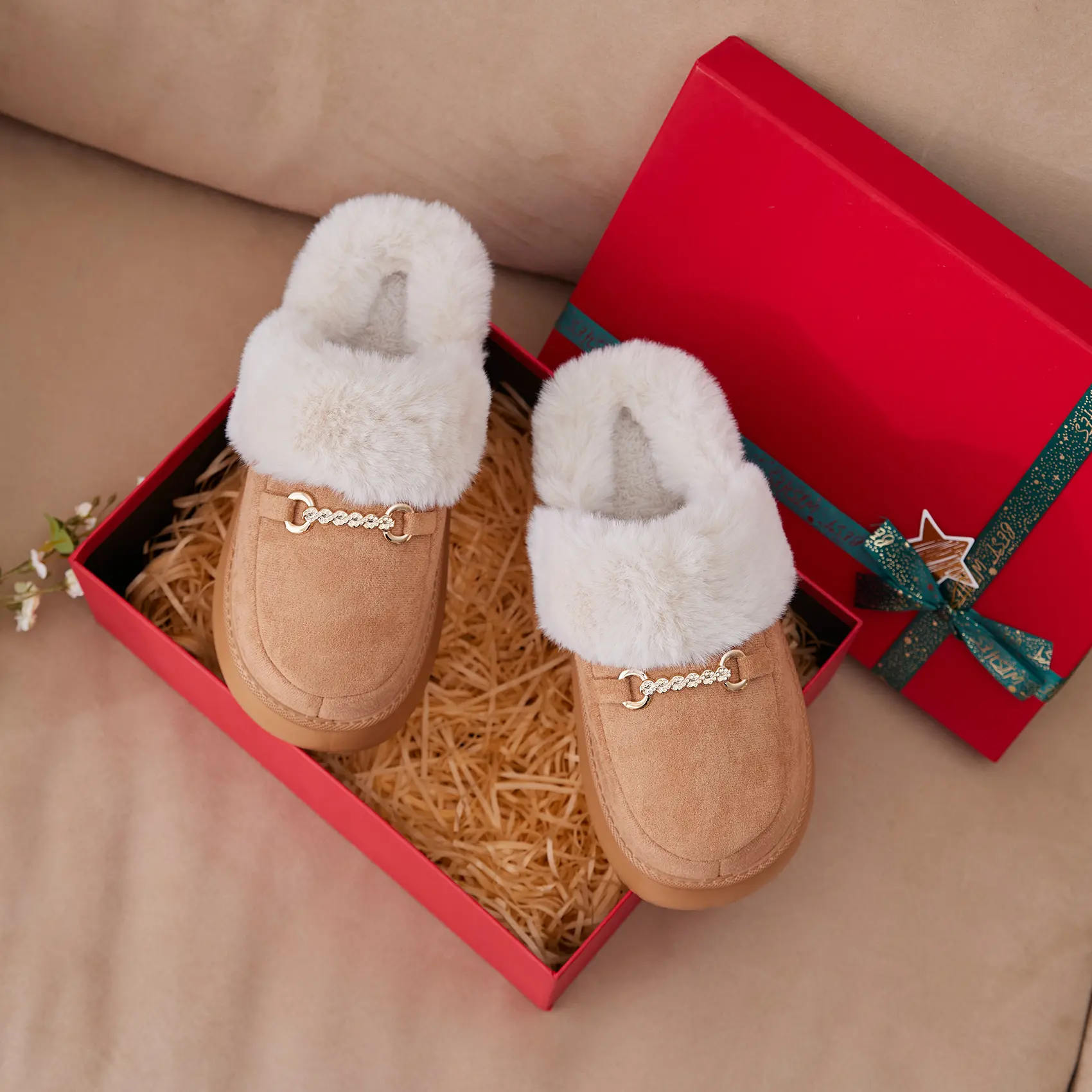 Womens Fuzzy Memory Foam Slippers Winter House Slippers Warm Comfy Suede Platform Anti-Skid Sole Gift for Women Mom Ladies Christmas Footwear Walking Shoes
