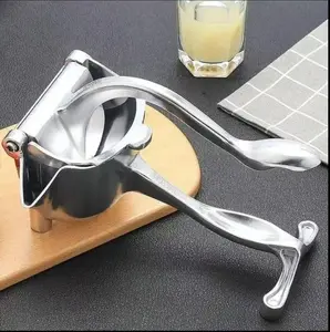 Manual Citrus Juicer, Household Kitchen Appliance with Thorough Juicing Performance