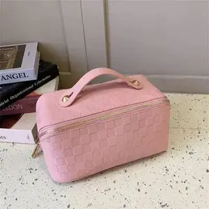 Large Checkered Makeup Bag - Aesthetic Vanity Bag, Functional Vanity Case & Travel Organizer
