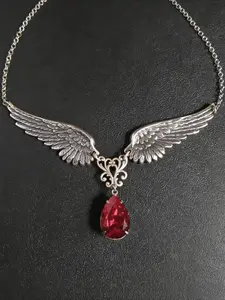 1 Piece of Retro Gothic Mystery Jewelry Red Water Droplet Wing Pendant Necklace with Punk Women's Party Design, Creative Personality Necklace