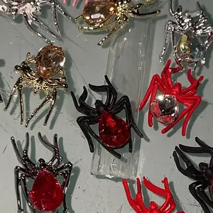 2pcs Rhinestone Spiders