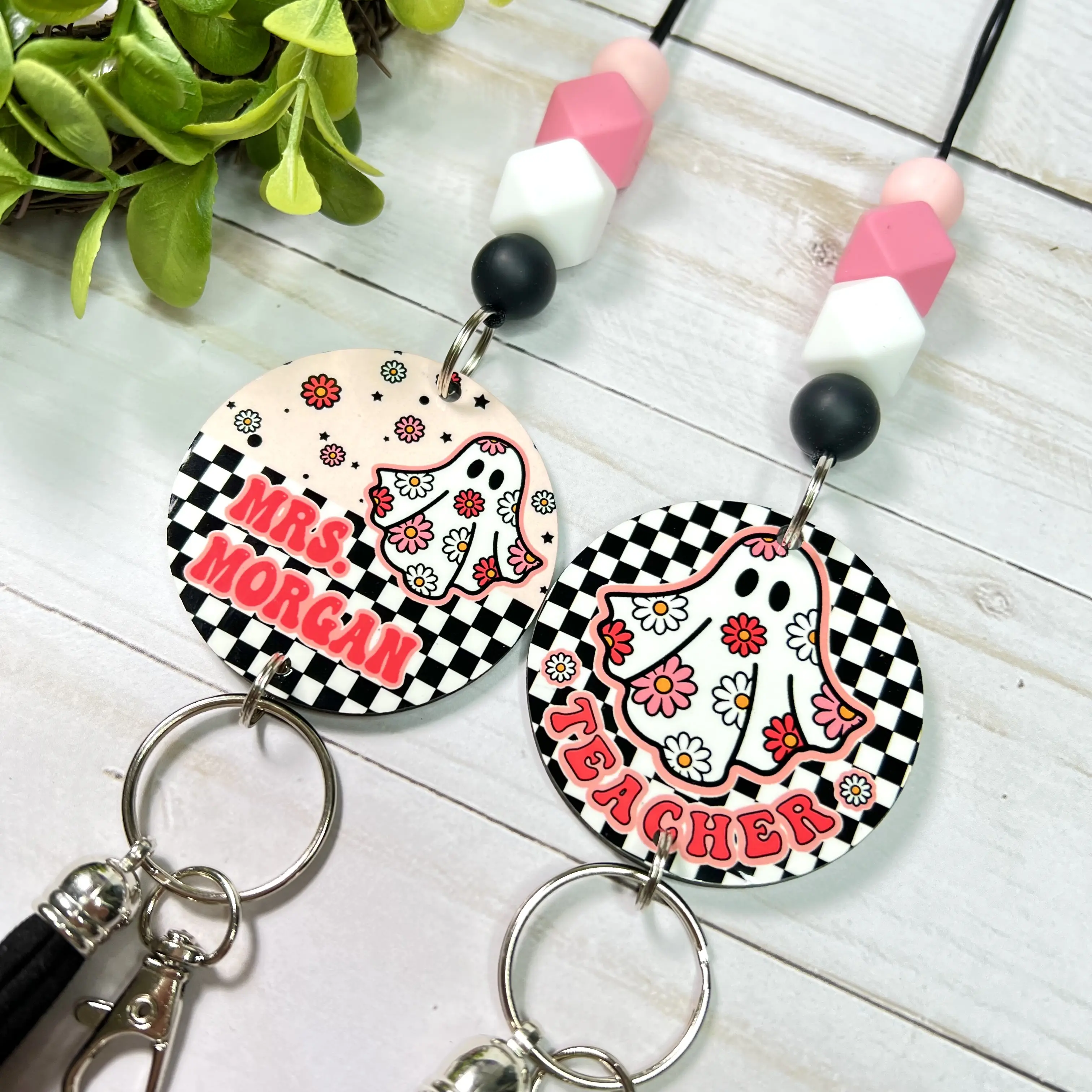 Ghost Daisy Flower Lanyard / Personalized Teacher Lanyard / Spooky Teacher / Cute Ghost / Halloween Teacher / Teacher Lanyard with Name