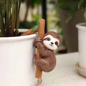 Creative Sloth Hanging Statue, Resin Rock Climbing Sculpture, Indoor Outdoor Patio Decor, Garden Decor, New Year Valentine's Day Four Seasons Bonsai Decoration
