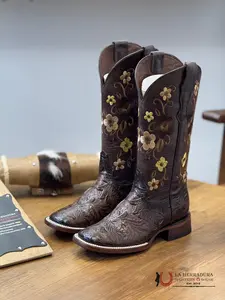 ROCKEM ‘PARAISO’ CEDONA BROWN FLOWER TUBE SQ. TOE