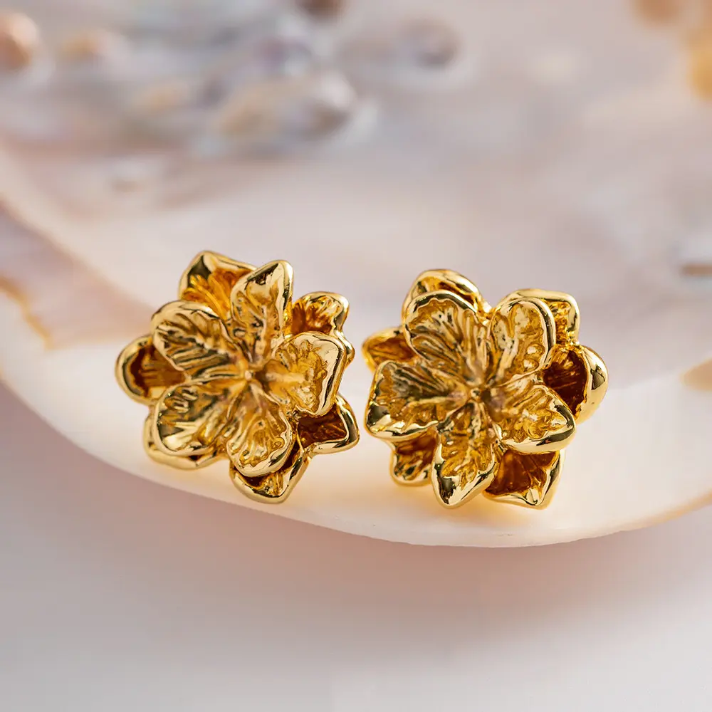 [Limited-Time Event] Camellia Artificial Gemstone Gold Earrings Set - Stud, Gold Flower, Floral Shaped, Decorative, Flower Embellishment Styles, Niche, Versatile, High-End, Exquisite Jewelry Gift, Fashionable Accessory, Stud Earrings, Gold Flower Earrings