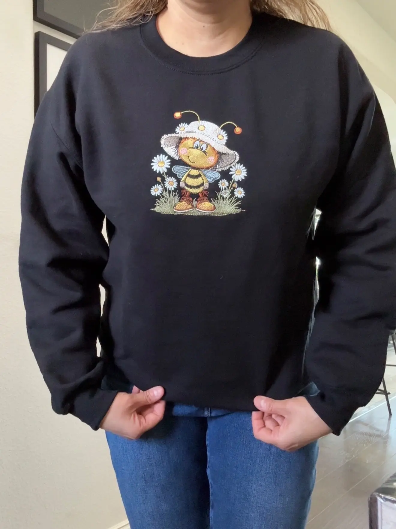 Women's Embroidered Bee Floral Crewneck Sweatshirt, Cute Spring Cottagecore Pullover