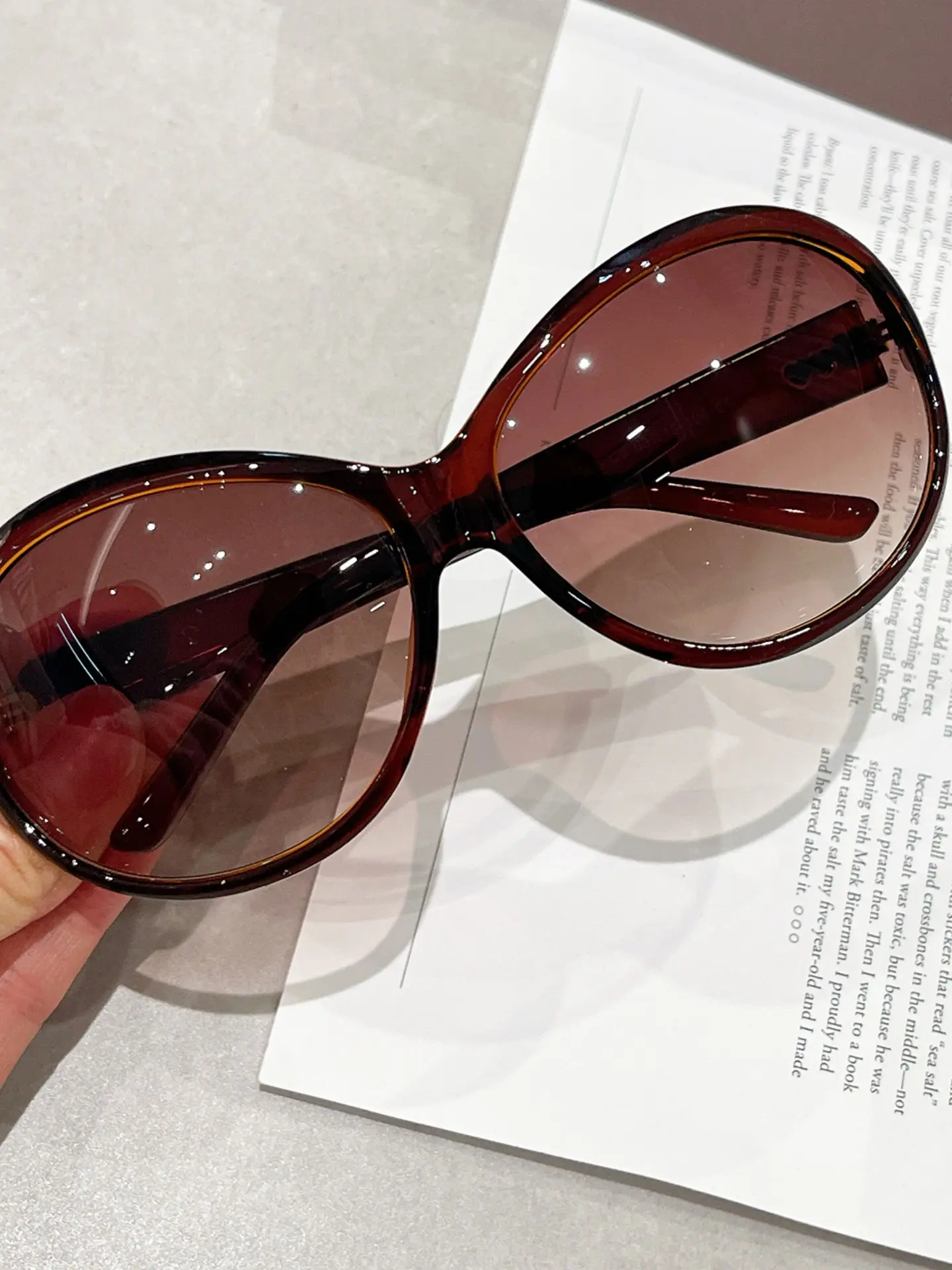 Y2K Retro Oval Large Frame Sunglasses for Women, Elegant Decorative Glasses, Millennial High Street Fashion Accessory, All Seasons Wear, Vintage Frame Sunglasses