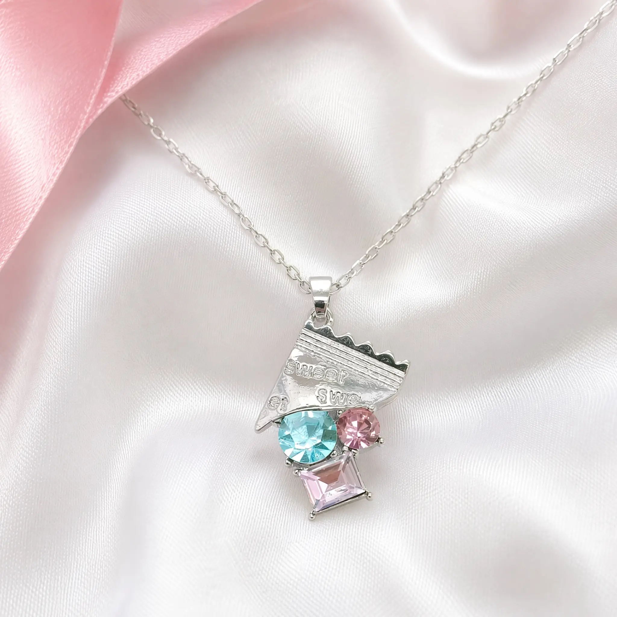 Women's Beaded Necklace Colorful Zircon Pendant Lightweight Fashionable for Everyday Wear and Date Night