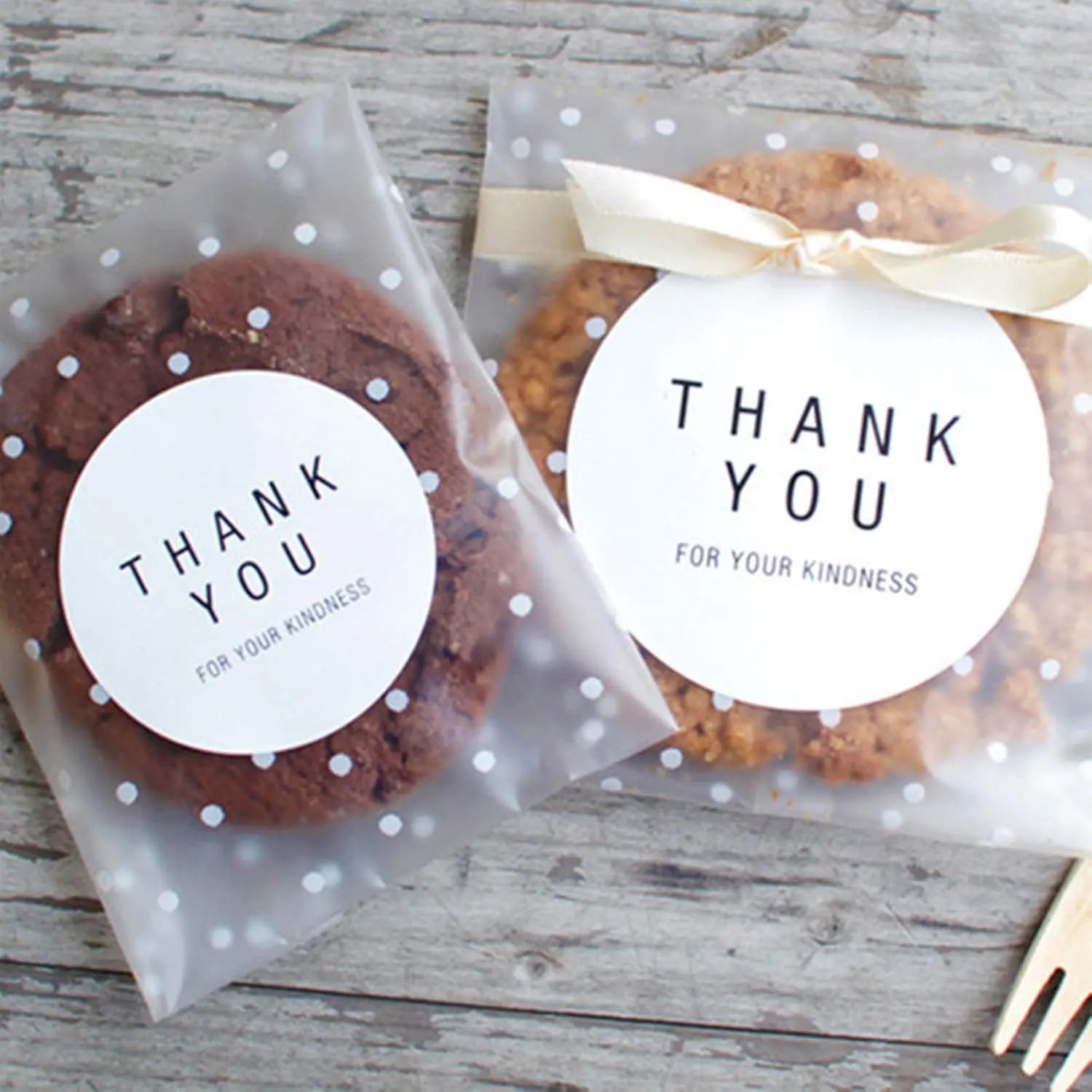 Self Sealing Cellophane Bags,200 Pcs Clear Cookie Bags Resealable Cellophane Bag for Packaging Bakery,Favors, (5.5"x5.5", No Stickers, Bows)