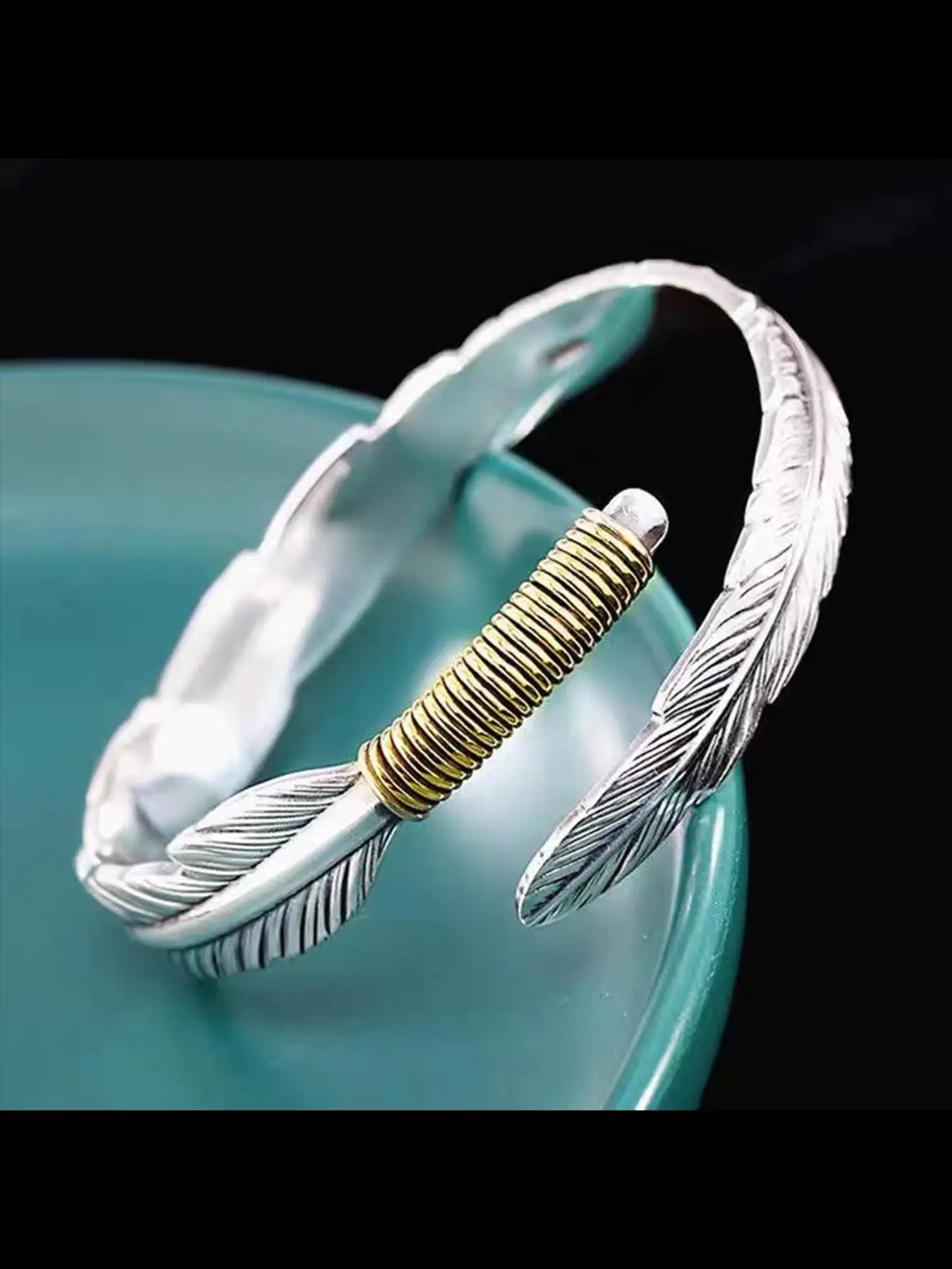Men's Feather Bracelet Trendy High-End Vintage Adjustable Open Design Versatile Men's Bangle, Stylish Accessory for Everyday Wear Adjustable Cuffs Adjustable Fit Bangle
