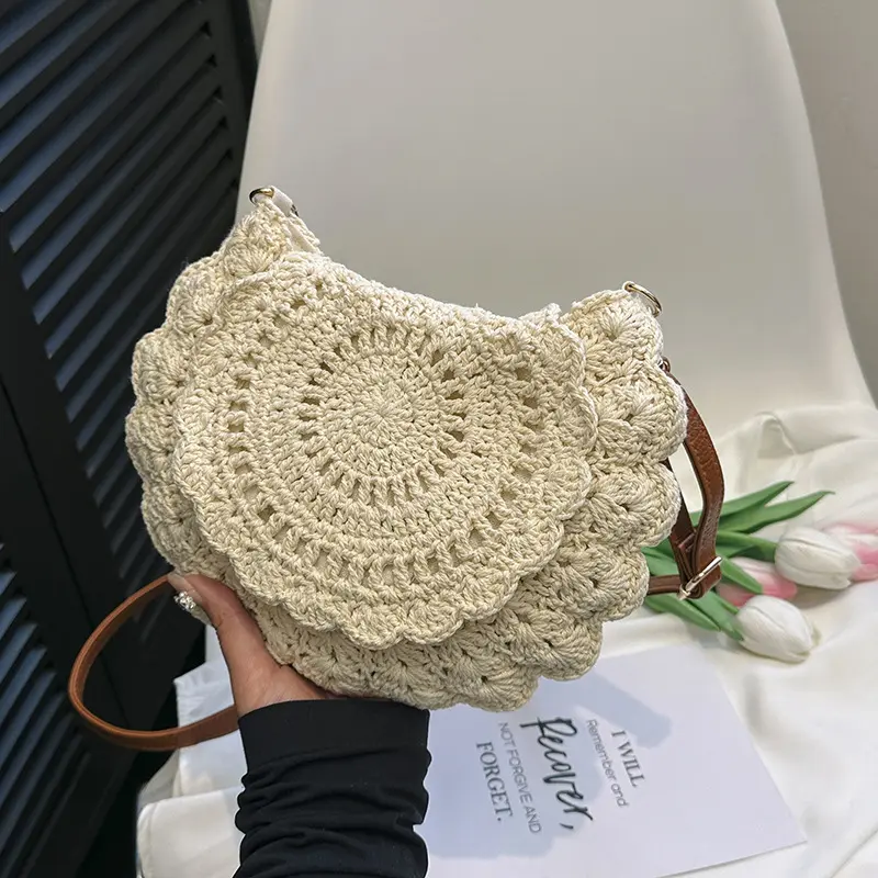 Lace-trimmed crossbody cotton woven bag, openwork straw shoulder bag, vacation-style beach bag, versatile women's bag.