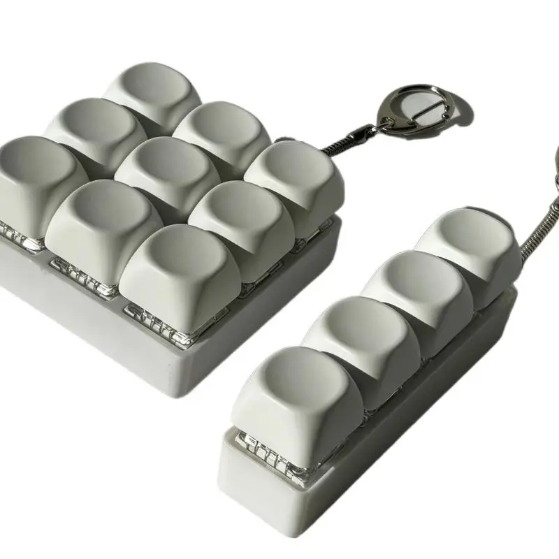 Keyboard Fidget Keychain – 4 & 9 Key Design, Stress Relief time pas fathersdaygiftideas