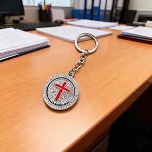 Diamond-studded cross keychain, a fashionable keychain suitable for both men and women, versatile and trendy, an excellent choice for a birthday gift