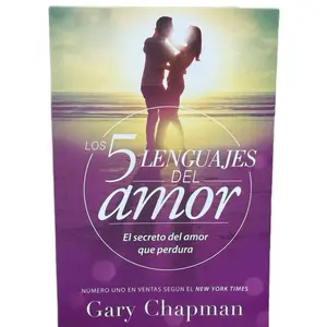 Los 5 lenguajes del amor por Gary Chapman, catalogado como Bestseller en el New York Time,  Si quieres saber cuál es tu lenguaje del amor y entender el de tus relaciones, te invito a leer este libros