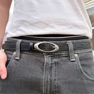 Oval Belt Y2K Style - Black PU Leather with Silver Buckle for Men and Women - Sleek Modern Look & Versatile Accessory