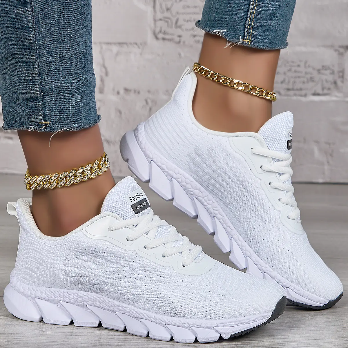 Women's lightweight casual tennis shoes, comfortable non-slip fitness shoes, breathable mesh men's walking sneakers, foam running shoes basketball shoes, fashion lace-up low-tooes mesh air cushion sneakers men's shoes women's sneakers white