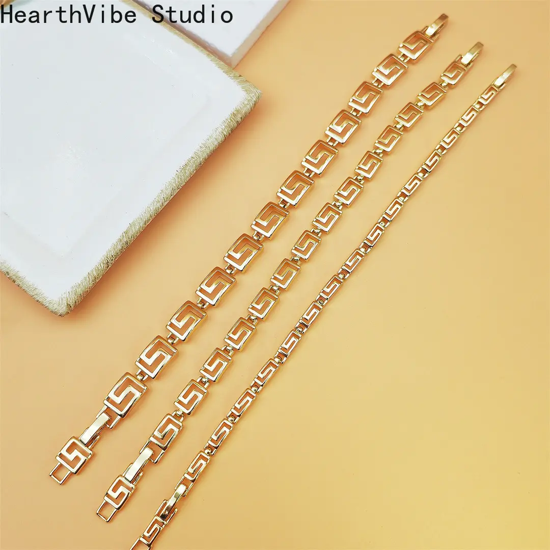 Unisex Chunky Chain Bracelet - Retro-Chic Fashion Jewelry Wristband, Large Letter Motif Padlock Shape Gold-Tone Sports Accessory with Multi-Size D, Letter Link Bracelet for Adults, Jewelry Bracelet, Fashion Bracelet