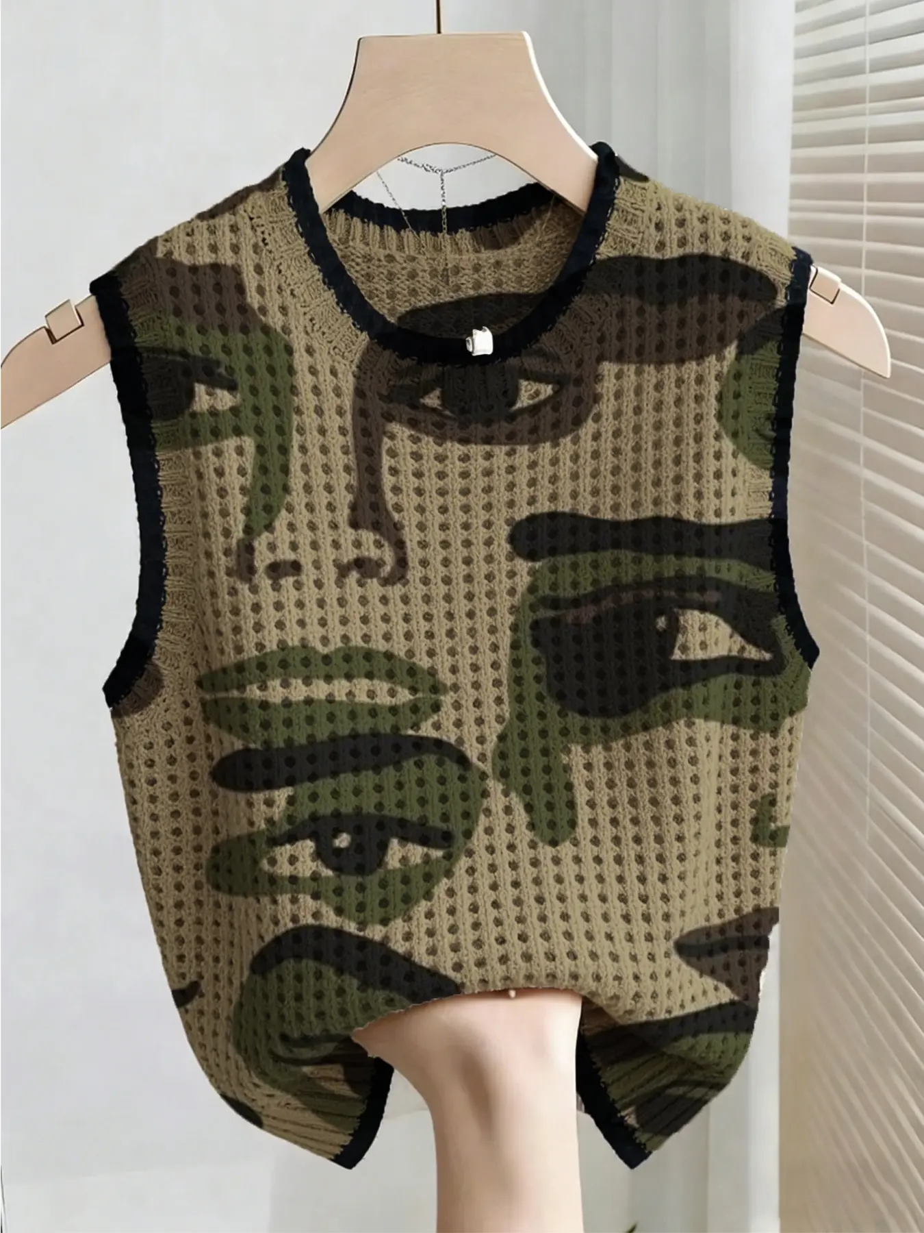 Women's Boho Camouflage Print Sleeveless Knit Tank Top, Loose Fit Baggy Hollow-Out Color-Block Summer Top, Round Neck Casual Vacation Crochet Vest, Knitwear, Womenswear