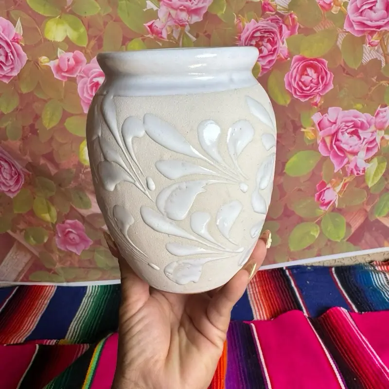 Cantarito relieve de 1 litro color blanco
