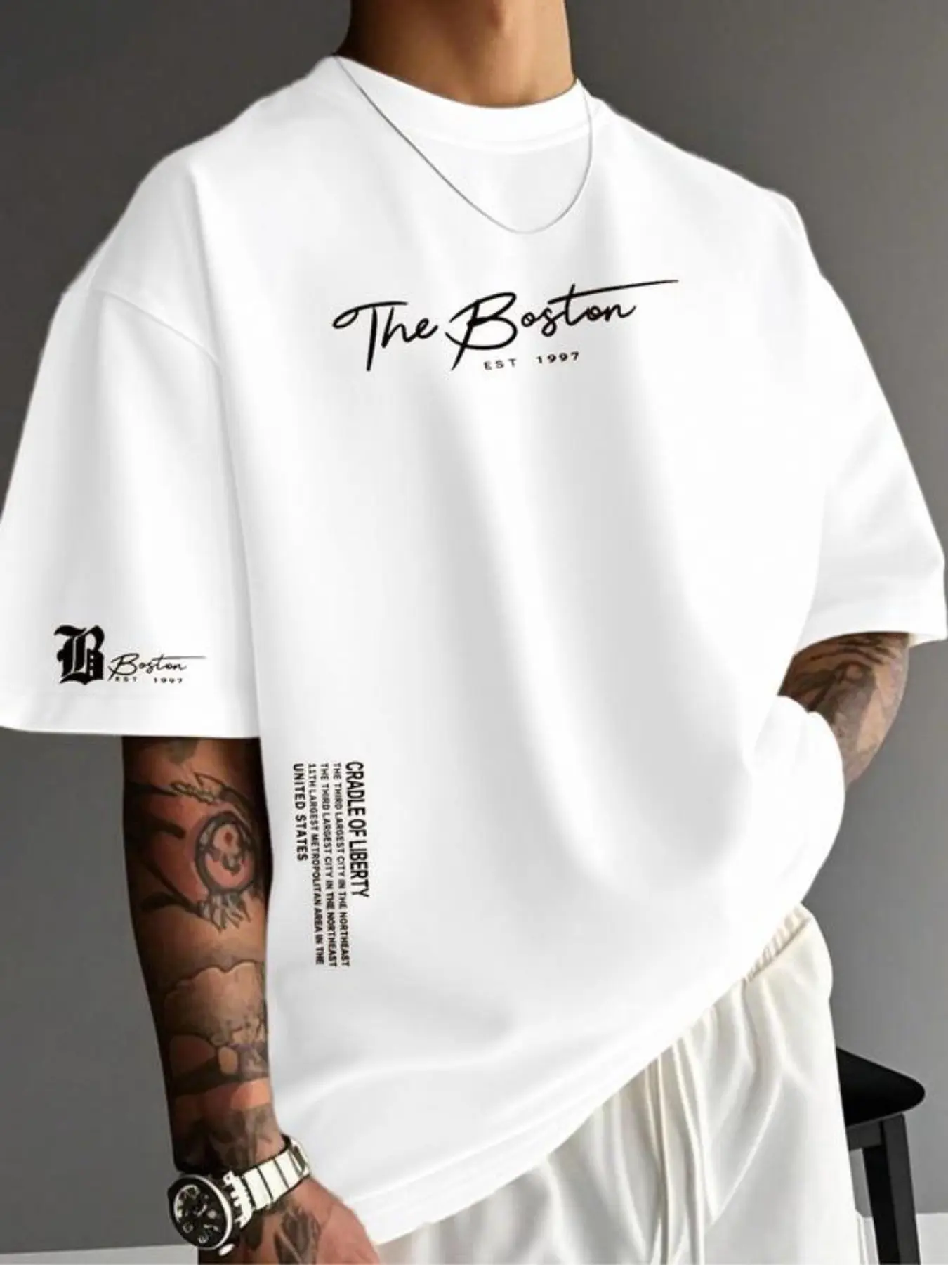 Men's the Boston 1997 Vintage Handwritten Print T-Shirt, Loose-Fit Boston Logo City Slogan Short Sleeve, Casual Streetwear Top, Casual Graphic Tee