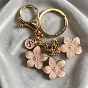 White/Pink/Black Big Cute Flower Initial Letter Keychain for Women, Flower Bag Charms Enameled Keychain Handbag Purse