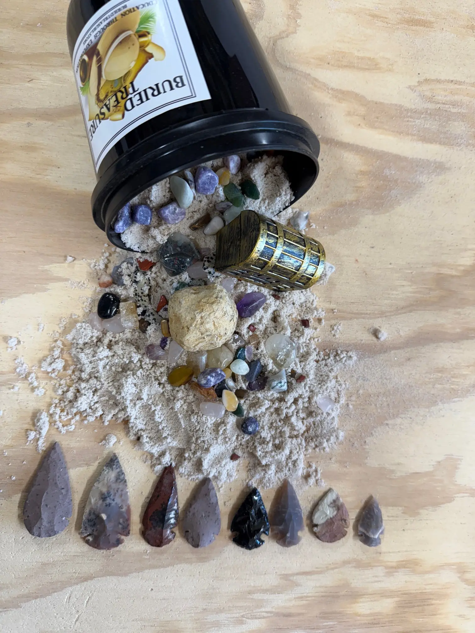 QUART ARROWHEAD MINING BUCKET - NATURAL CRYSTAL AND CRACKABLE GEODE QUART ARROWHEAD MINING BUCKET - NATURAL CRYSTAL AND CRACKABLE GEODE