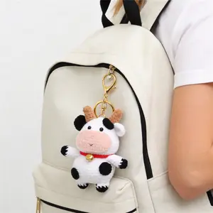 An exquisitely hand-knitted wool cow keychain charm—the perfect decoration for backpacks or desktops, and a cute, heartwarming little gift for friends and family.