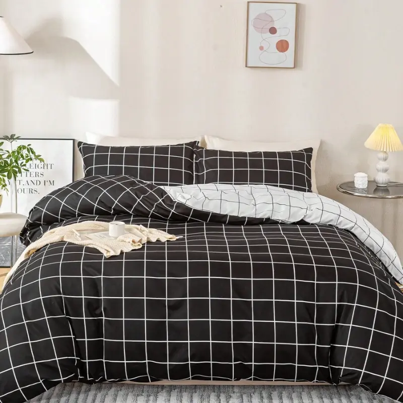 3-Piece checkerboard pattern quilt cover set (1 quilt cover and 2 pillowcases), soft and skin-friendly, suitable for all seasons.